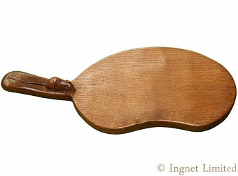 ROBERT MOUSEMAN THOMPSON KIDNEY SHAPED ADZED OAK CHEESE BOARD - Ingnet